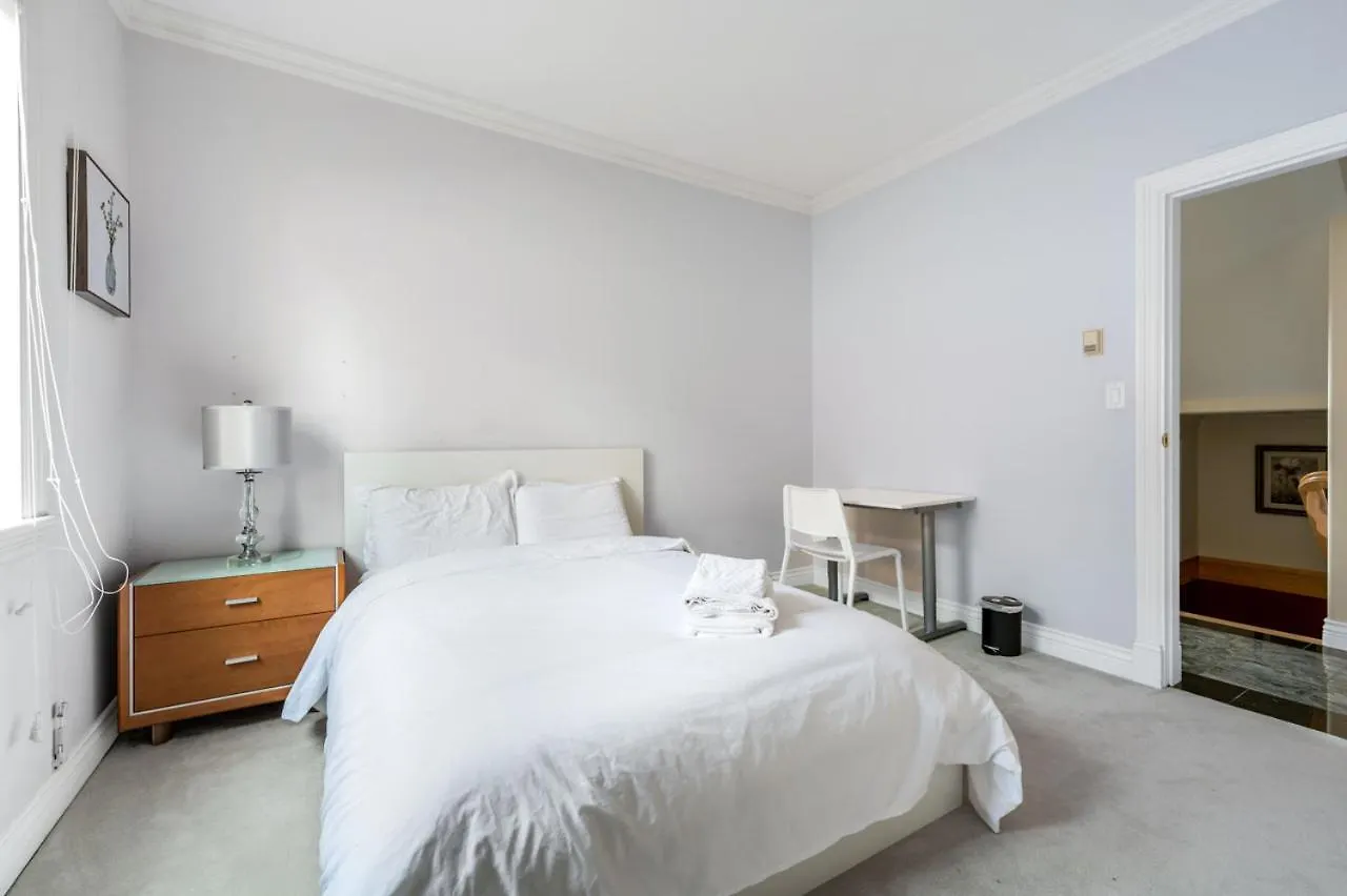 Luxurious Vancouver Retreat - Private Bedroom In Shared House 0*,  Kanada