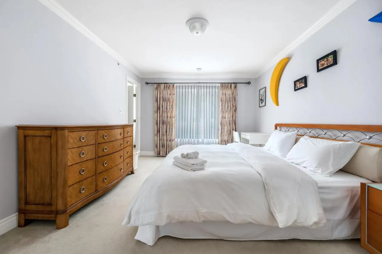 Homestay Luxurious Vancouver Retreat - Private Bedroom In Shared House