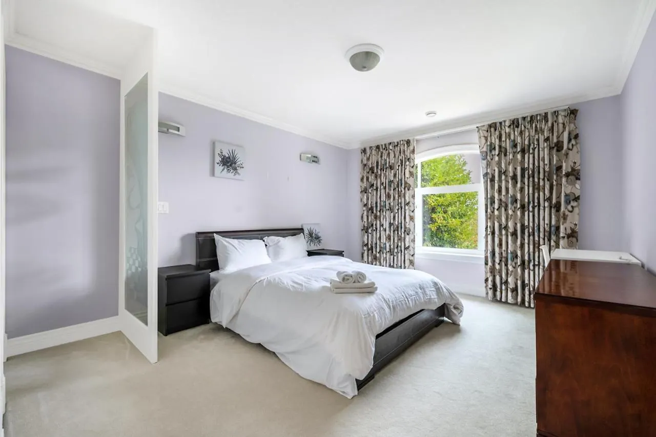 Luxurious Vancouver Retreat - Private Bedroom In Shared House