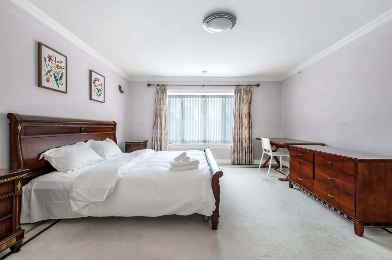 Luxurious Vancouver Retreat - Private Bedroom In Shared House Homestay